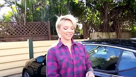 Aurora kış sokak kızı