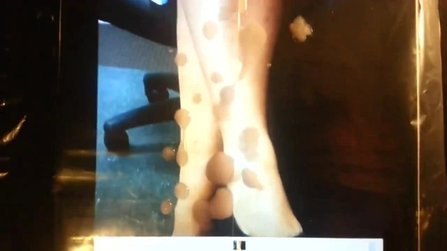 Seksi bacaklar isteğinden seamedstockinglover arkadaşına