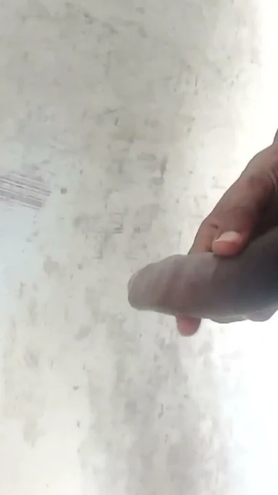 Rajeshplayboy993 banyoda işiyor, sikini masturbasyon yapıyor, götünü gösteriyor ve boşalıyor | Bölüm 1
