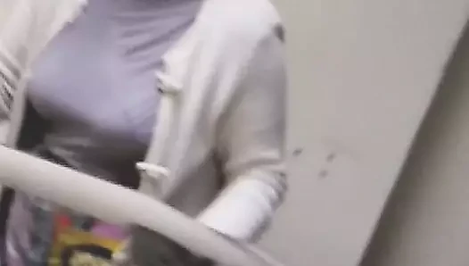 göğüsler üzerinde iş