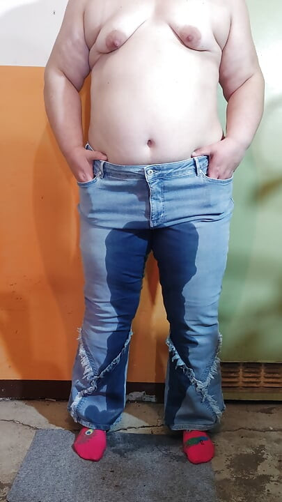 Desperate bbw MILF locked in the basement pees in blue jeans