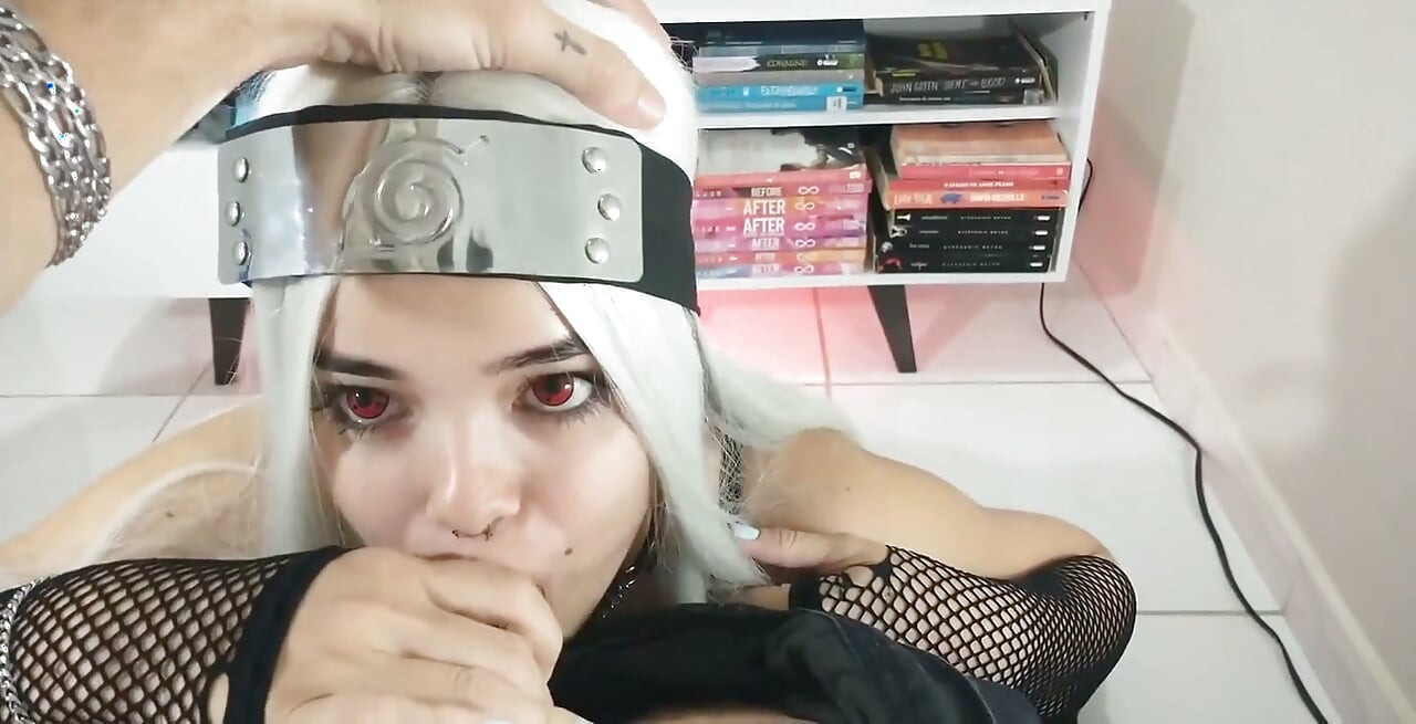 Tatlı genç kız yarak emiyor