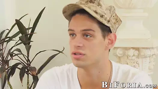 Olgun civciv mmf için wolf hudson ve michael delray katıldı