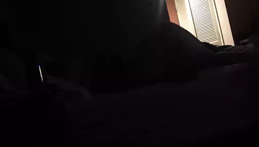 Kız arkadaşım onu ​​yetiştiriyor