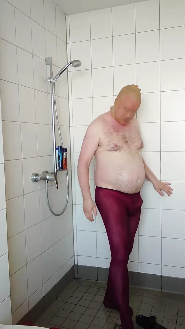 Duşta külotlu çorap ve inkontinence pantolon