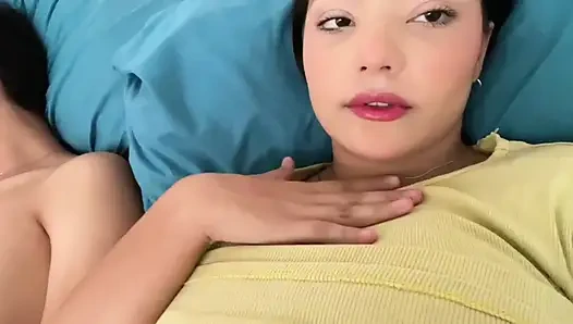 Güzel üvey kız kardeşim tantaly bebeğiyle evinde beni evde amatör seks yapmak için bekliyor