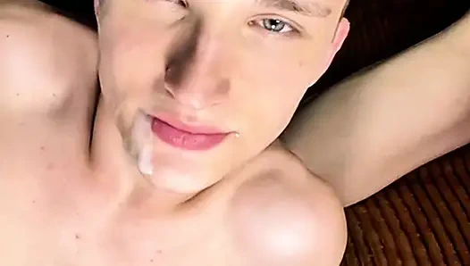 Genç Erkekler Mastürbasyon Yapıyor