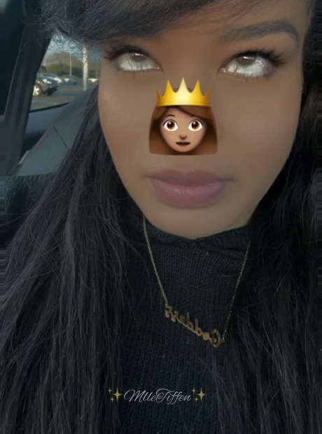 When he wants to talk to me when he's not subscribed to my onlyfans