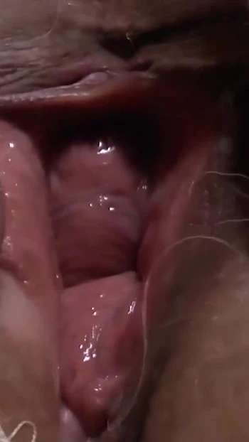 Потрясающий момент из "стриптиз бабушки-латины и мастурбации крупным планом"