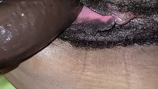 Seksi karışık orta yaşlı seksi kadın arkadan büyük zenci yarağı dildo alıyor