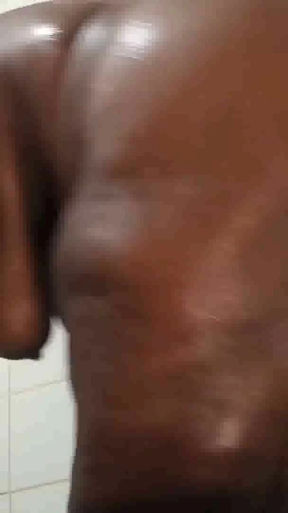 Thot i Texas - BBW Ebony amatør MILF i brusebad | Klip 2