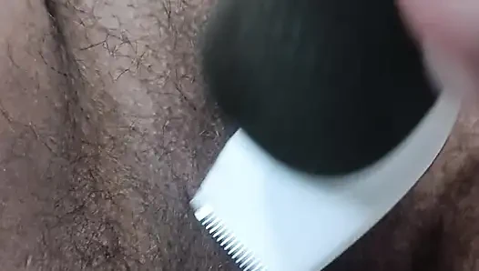 Karımın kıllı amını tıraş ediyorum