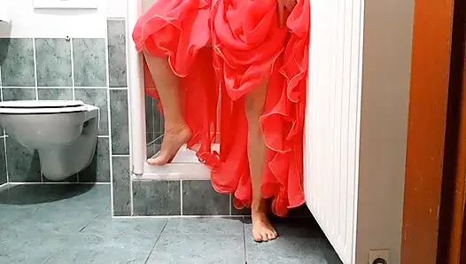 Selena'nın kırmızı etekli seks oyunları