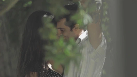 Esmer hatun Blake May Wilde ev arkadaşını ateşli seks seansı ile baştan çıkarıyor