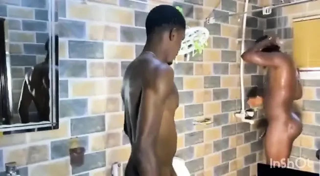 Banyodan çıkmamı bekleyemedi
