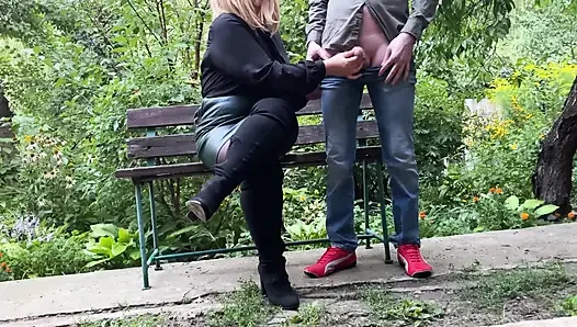 Olgun üvey anne seni nasıl kontrol altında tutacaklarını biliyor