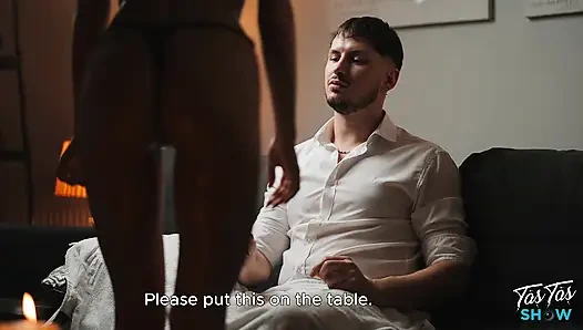 Muhteşem esmer masörü tarafından sikiliyor - laura rol yapma