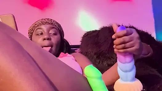 PORNO IZLIYORUM ..