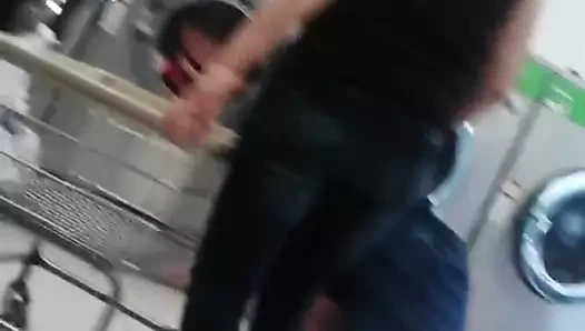 çamaşırhanede olgun latin