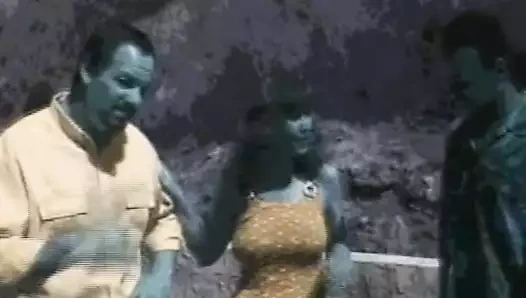 Backyard seks fantezi oyun için swinger karıcık an