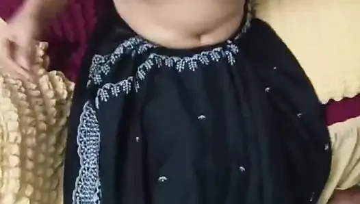 Ben hizmetçiyi sikerken karım aniden içeri girdi ve sinirlendi. ÜÇLÜ SEKS SIKILIYOR