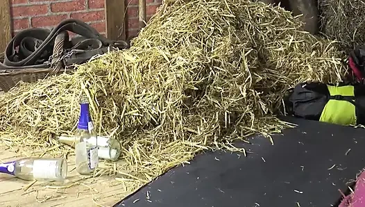 Siyah ve beyaz Asyalı birlikte sikişiyor