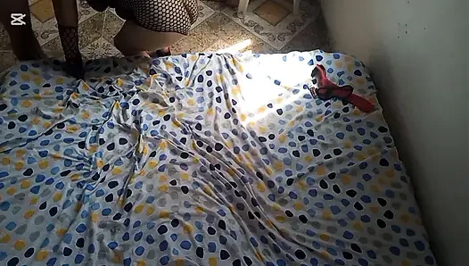 Siyah iç çamaşırlı güzel kız arkadaş sakso çekiyor