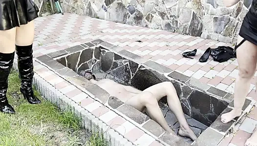 Kalçalarımdaki her damlayı yalayabilirdi