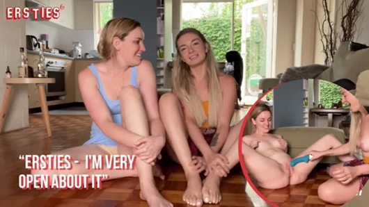 Ersties - ateşli lezbiyenler titreşen bir dildonın tadını çıkarıyor