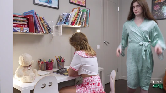 Çok kötü bir kız olmuşsun Bella! Üvey baba Tim seni cezalandıracak