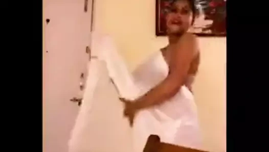 Anjani dans canlı seksi