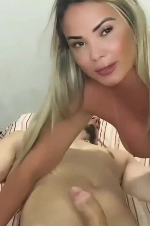 Ateşli MILF, Yepyeni Komşusuyla Aldatılmış Koca Oldu