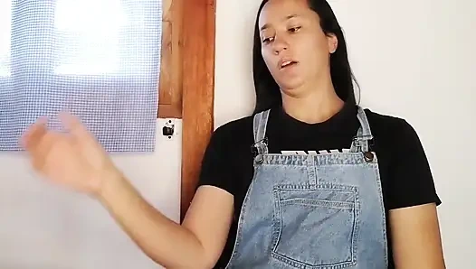 Komşular beni mastürbasyon yaparken yakalıyor ve beni kocasıyla üçlü seks yapmaya davet ediyor