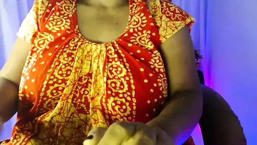 Ateşli seksi kız göğüsleri meme ucu gösterisi dildo seks oyuncağı gösterisi.