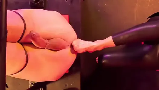 57.4 göte yumruk sokma ayakla muamele