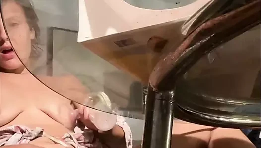 MİLF hoşlanır göğüs pompalama mastürbasyon