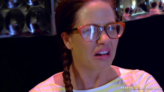 Brazzers - süper ateşli striptizci kagney linn karter Ramon Nomar'ın hassas yarağını azdırıyor ve öğütüyor