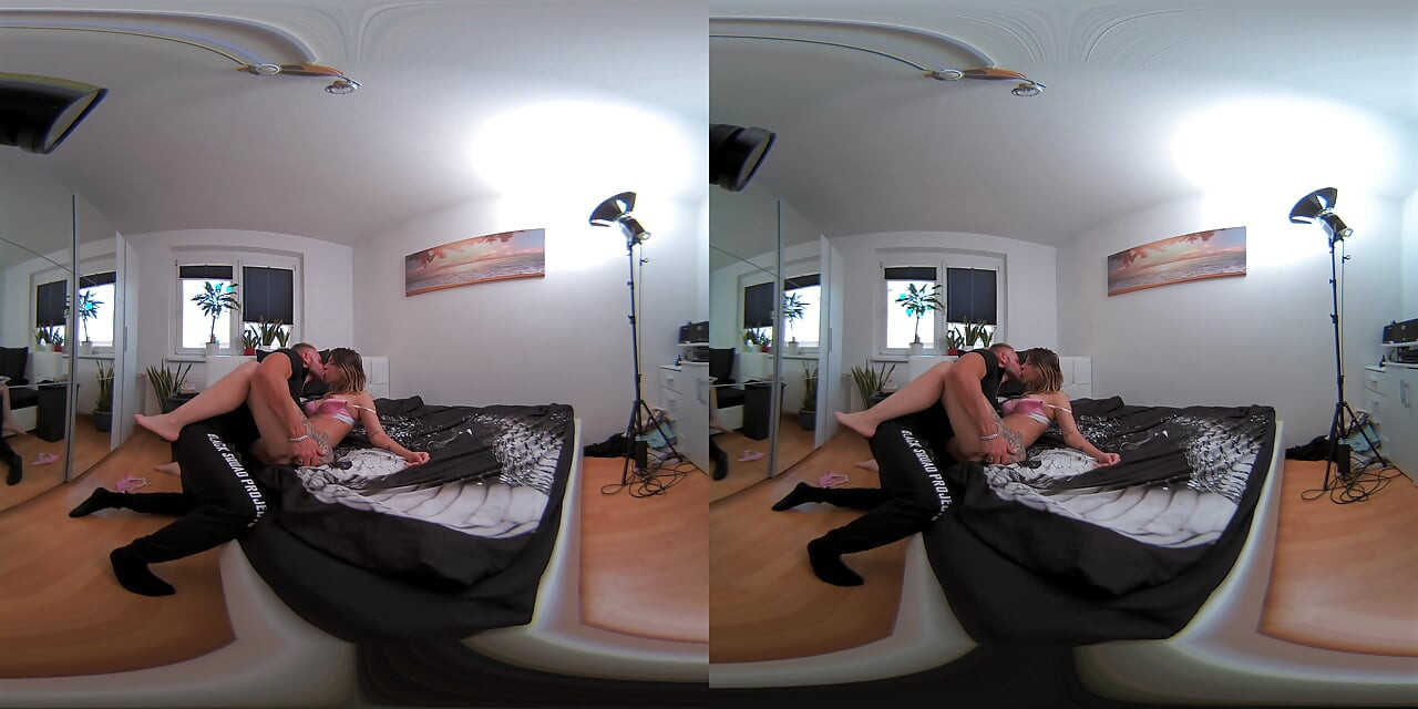 PureVR.site: Molly Smith, Cara Mella ve diğer ateşli yeni modellerin özel evi