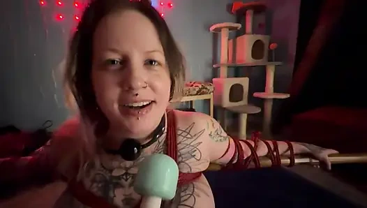 Связанная веревкой бамбуком и вибратором, от богини Диты