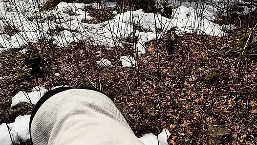 Açık Havada Orman Eğlencesi - Islak Elle Muamele, Derin Sakso Ve Riskli Domaltarak Sikiş