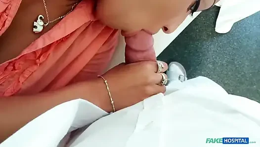 Doğurganlık sorunu olan kadın doktorun yarağını doz alıyor