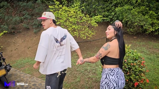 Kolombiyalı açık havada seks yapmak için sevgilisiyle kaçıyor - max betancur ve la rola