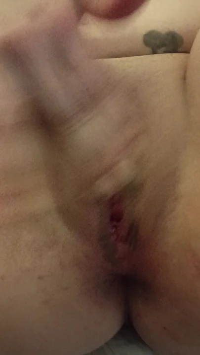 Rose kendini parmaklıyor