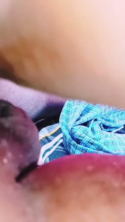 Telugu güzel sari büyük memeli seksi hizmetçi ev sahibiyle sikişiyor, telugu müstehcen konuşmalar. | Bölüm 1