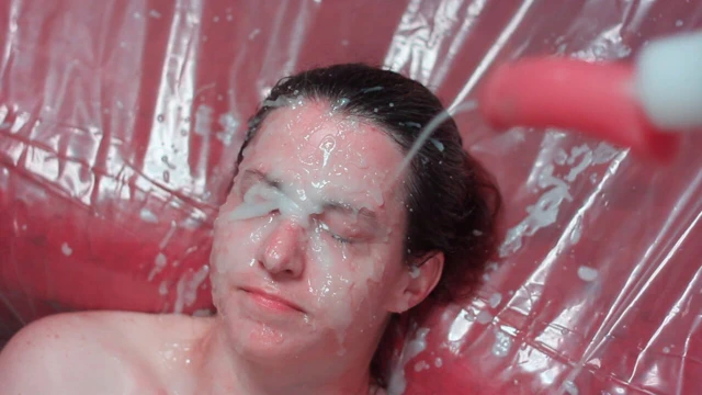 Başka bir sahte boşalma bukkake derlemesi