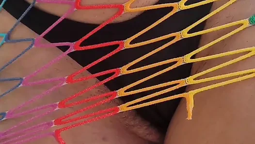 Deve tırnağı ile teşhirci evli kadın