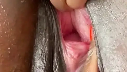 Pembe zenci amcığımı seks makinesiyle sertçe itiyorum sonra sert fışkırtana kadar büyük dildomla genişletiyorum