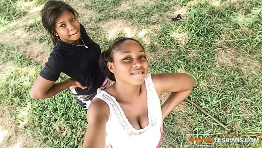 Gerçek amatör zenci kızlar ilk kez lezbiyen seks yapıyor