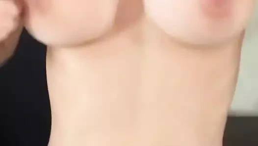 Sıcak sarışın sportif bir baştankara düşüş yapıyor