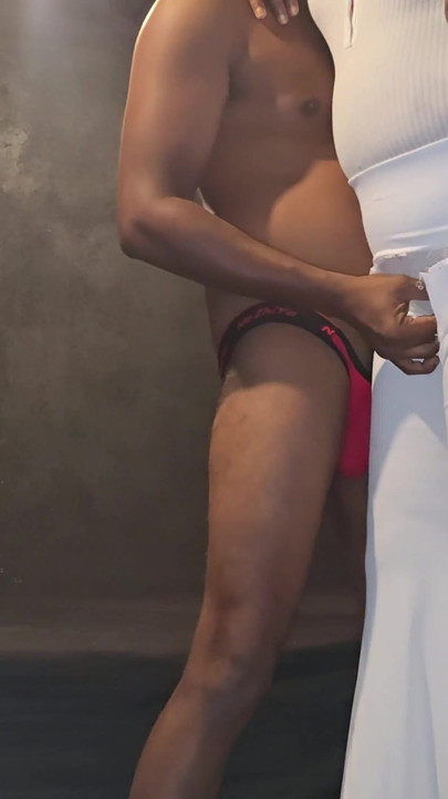Seksi kraliçe nilmini sheron sert sikişiyor